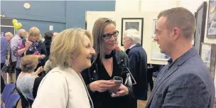  ??  ?? ●●MP Mary Robinson speaking to Matt Leech from Cheshire Art Gallery