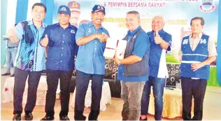  ??  ?? Musa papatahak garan ngawi tana kumaa lansanon mogigion kampung mikuo intongan di Bung Moktar om Masiung.