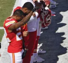  ?? JOHN SLEEZER/THE ASSOCIATED PRESS ?? Chiefs cornerback Marcus Peters raises his fist in the air during the American national anthem before Sunday’s game in Kansas City.