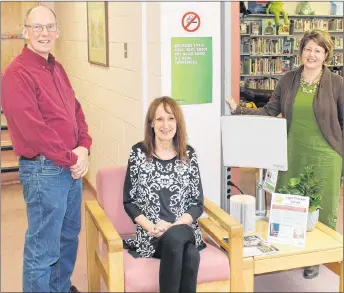  ?? SUBMITTED ?? Trecia Schell, right, community services and branch librarian for the Pictou-Antigonish Regional Library, demonstrat­es the new light therapy lamps to community health board members Pat MacDonnell and Julie Martin.