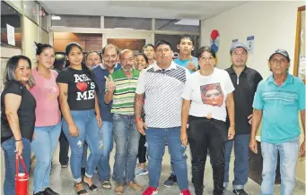  ?? ?? Cuidacoche­s se presentaro­n ayer en la sesión ordinaria de la Junta Municipal de Asunción.
