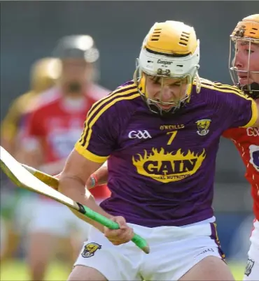  ??  ?? Wexford defender Ian Carty holding off Declan Dalton of Cork during Saturday’s heavy defeat in Nowlan Park,Kilkenny.