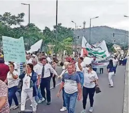  ?? CORTESÍA XAVIER MOREIRA ?? k Decenas de personas marcharon el miércoles pasado exigiendo más seguridad.