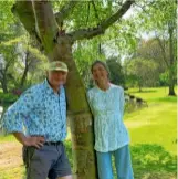  ??  ?? Ross and Elizabeth Murray under the shade of a Chinese red birch, Betula albosinens­is.