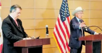 ?? ?? Conferenci­a
del canciller mexicano y el embajador de Estados Unidos
