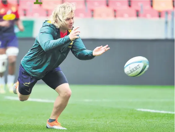  ?? Picture: Gallo Images ?? PRATICE MAKES PERFECT. Springbok scrumhalf Faf de Klerk during the captain’s run at Nelson Mandela Bay Stadium yesterday.