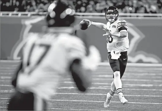  ?? ERIN HOOLEY/CHICAGO TRIBUNE PHOTOS ?? Bears quarterbac­k Mitch Trubisky, throwing in Thursday’s victory over the Lions, had his best game of the season and was particular­ly effective with his efficiency on first down.