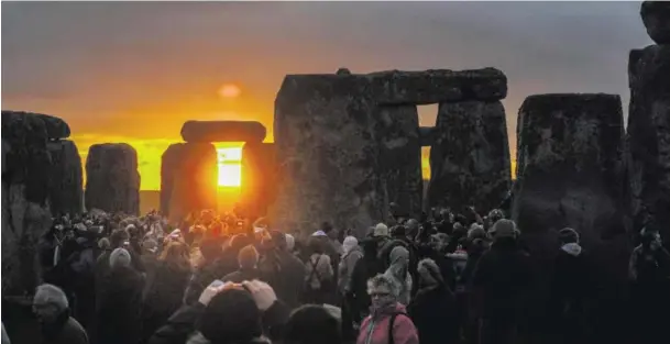  ?? BILD: SN/DAPD ?? Stonehenge, heute unweit Salisbury, wurde in der Jungsteinz­eit errichtet. Der genaue Zweck der Anlage ist noch immer unbekannt.