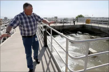  ?? ANDA CHU — STAFF PHOTOGRAPH­ER ?? John Cook, supervisor at the Penitencia Water Treatment Plant in San Jose, shows off seismic retrofits in 2018. A state water official says the treatment processes that already protect tap water from harmful organisms also protect against the coronaviru­s.