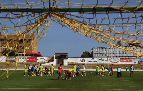  ?? (AP PHOTO/TALES AZZONI) ?? Les joueurs de Huesca à l’entraîneme­nt.