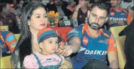  ?? HINDUSTAN TIMES ?? HAPPIER TIMES: Mohammed Shami with wife Hasin Jahan and daughter Aaira last year.
