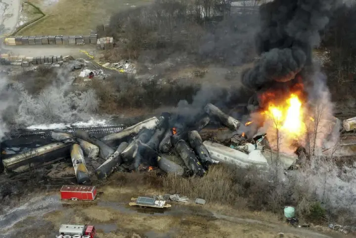  ?? Associated Press ?? Parts of a Norfolk Southern freight train that had derailed the day before in East Palestine.