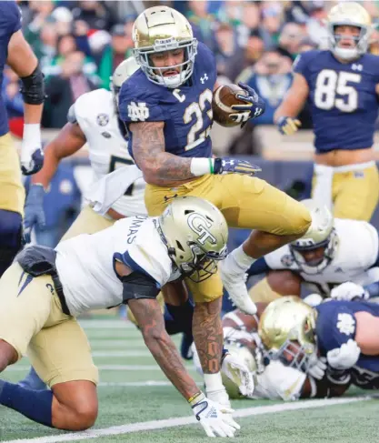  ?? GETTY IMAGES ?? Kyren Williams high-steps into the end zone in the first half. Notre Dame reached 10 victories for the fifth consecutiv­e season.