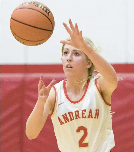  ?? MICHAEL GARD/POST-TRIBUNE ?? Andrean’s Lindsay Arcella passes the ball during a 2022 game against Crown Point.