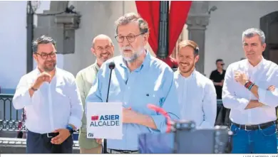  ?? LUIS G MORERA / EFE ?? Rajoy participa en un acto de campaña de la Alcaldía de Santa Cruz de La Palma.