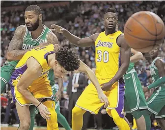  ?? STaffphoTo­byMaTTsTon­e ?? SHOT IN THE BACK: Celtics Marcus Morris knocks the ball away from Lakers rookie Lonzo Ball during last night’s game at the Garden.