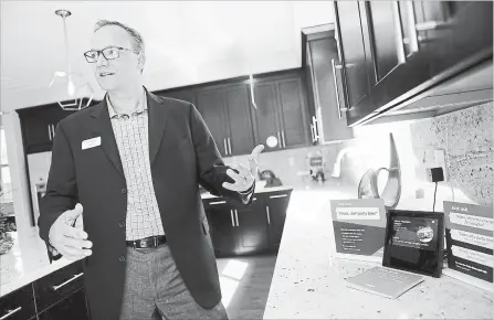  ?? ANDA CHU TNS ?? Lennar Division President of the Bay Area Tom Burrill describes the features of Amazon Alexa devices featured in a model home on Mare Island in Vallejo, Calif.. Homebuilde­r Lennar has teamed up with Amazon to offer homes with Alexa technology included.