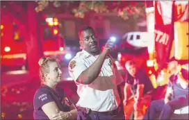  ?? CHAD RHYM / CHAD.RHYM@AJC.COM ?? Battalion Chief DeJuan Gilchrist and Captain Angi Eubanks discuss the complicati­on at hand Tuesday. The American Red Cross of Georgia provided displaced residents food, clothing and shelter, an agency spokeswoma­n said.