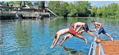  ?? FOTO: KDI ?? Saisoneröf­fnung im Freibad Bettenkamp­er Meer im Jahr 2016.