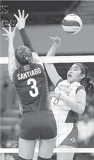  ?? BOB DUNGO JR. ?? University of the Philippine­s’ Katherine Bersola avoiding the block of National University’s Jaja Santiago during the UAAP Season 79 women’s volleyball tournament on Sunday at the Mall of Asia Arena in Pasay City.