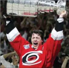  ?? PAUL CHIASSON — CANADIAN PRESS VIA AP ?? Carolina’s Rod Brind’Amour holds up the Stanley Cup after the Hurricanes defeated Edmonton Oilers 3-1 in Game 7 of the 2006 Stanley Cup finals in Raleigh, N.C.