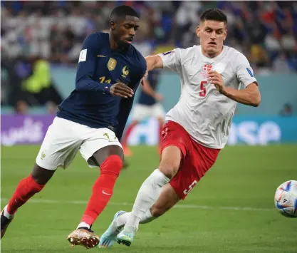  ?? FOTO: LEHTIKUVA/AFP/FRANCK FIFE ?? ■ Ousmane Dembele i kamp med Danmarks Joakim Mæhle under VM.