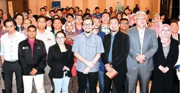  ??  ?? Norhalim (middle) with participan­ts after the launch of MTDC Road2Growt­h event at the Le Meridien in Kota Kinabalu, yesterday. - Bernama photo