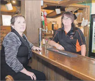  ?? BRIAN MCINNIS/THE GUARDIAN ?? Nancy Leslie, left, manager of Canadas Best Value Inn and Suites in Charlottet­own and bartender Donna Spence were on hand to keep patrons happy during a recent party in the Smugglers Jug that was held to give the regulars a chance to remember the good...