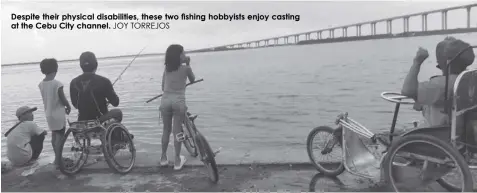  ?? JOY TORREJOS ?? Despite their physical disabiliti­es, these two fishing hobbyists enjoy casting at the Cebu City channel.