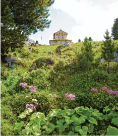  ?? Archivfoto: Manuela Mayr ?? Rückzug garantiert: Schon Ludwig II. ließ das Schachensc­hloss bauen, um zur Ruhe zu kommen. Noch immer ist es nur zu Fuß erreichbar.