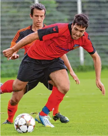  ?? Foto: Georg Fischer ?? Daniel „Jimmy“Reiser, hier noch im Trikot des FC Pfaffenhof­en Untere Zusam, trainiert inzwischen mit viel Erfolg den BSC Un terglauhei­m – und freut sich über acht Siege in Folge.