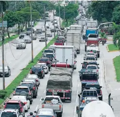  ?? FOTO: EL HERALDO ?? En 2021 la matrícula de 1,985,403 vehículos dejó 3,230.8 millones de lempiras por el pago de la tasa única anual.