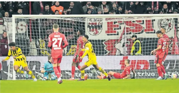  ?? FOTO: MARTIN MEISSNER/AP ?? Dortmunds Karim Adeyemi (links) dreht jubelnd ab, nachdem er gegen Bayer Leverkusen getroffen hat.