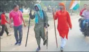  ?? HT PHOTO ?? ▪ Mohammad Faiz Khan (in saffron) on the streets of Varanasi.