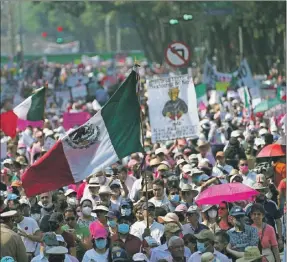  ?? ?? Miles de mexicanos que marcharon el pasado domingo 13 en apoyo al Instituto Federal Electoral (INE)