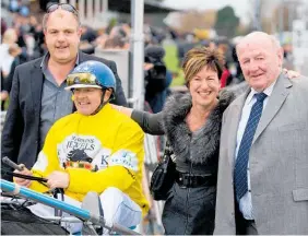  ?? Photo / Stephen Barker ?? Major Mark, driven by Mark Purdon, after winning the 2YO Emerald with owners Philip and Glenys Kennard and Neil Pilcher (right) at the Harness Jewels meeting at Cambridge in June 2010.