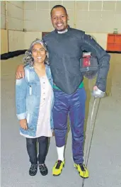  ?? PHOTO: RC MYBURGH ?? Limpopo Fencing Associatio­n Chairperso­n Renuka Ramroop with coach Sello Maduma.