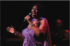  ?? SCOTT STRAZZANTE/CHICAGO TRIBUNE ?? Aretha Franklin performs at the Chicago Theatre on May 19, 2011.