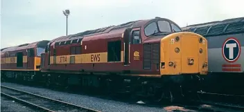  ?? ?? Privatisat­ion in the mid-1990s saw the loco pass to EWS ownership, with a repaint into the company’s red and gold livery following in 1997, as pictured at Immingham depot on November 11, 1998.