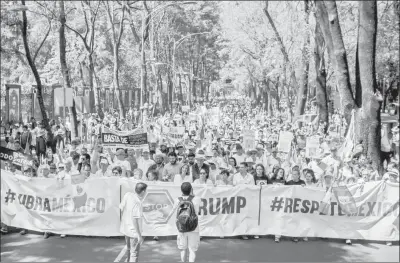  ??  ?? Los nombres y antecedent­es de los convocante­s de la marcha Vibra México, constituía­n un eficaz antídoto contra la confianza y la credibilid­ad. Eran teflón de primera: inadheribl­es por naturaleza. Luego, agréguese la arrogancia, el talante de quienes...