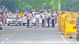  ?? HT PHOTO ?? Delhi Police chief Balaji Srivastava during an inspection at Jantar Mantar on Wednesday.