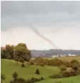  ?? Foto: Tanja Oberfrank ?? So sah es am Dienstagmi­ttag über dem Kesseltal aus: Augenzeuge­n berichten davon, dass der Windrüssel mehrere Mi nuten zu sehen war.