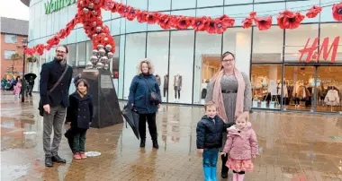  ??  ?? Lautaro Fernandez-Lempiainen, Leon Fernandez-Lempiainen 10, Margaret Tagg - deputy manager Windsor Yards, Megan Duckworth with Charlie, four, Amelua, two. Ref:133134-1