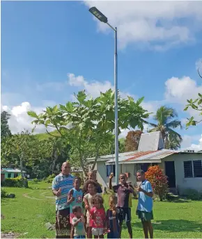  ?? Photo: Nicolette Chambers ?? Lomolomo Village Turaga Ni Koro, Jolame Nailaruwai with the children in front of one out of the 22 solar street lights recently installed in the village.