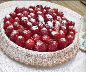  ?? MELISSA D'ARABIAN/The Associated Press ?? An orange and raspberry tart in from a recipe by Melissa d'Arabian. Each batch takes just one hour to prepare, start to finish.