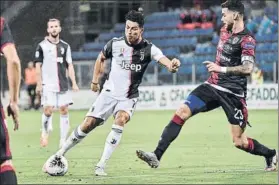  ?? FOTO: AP ?? Disparos lejanos
Fue el único recurso de Cristiano Ronaldo ante un Cagliari firma atrás