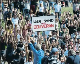  ?? INA FASSBENDER / AFP ?? Protesta en Duseldorf contra las medidas anti-covid-19 del Gobierno