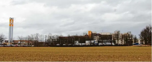  ?? Foto: Stefan Küpper ?? Dunkle Wolken über dem Klinikum: Vor mehr als einem Jahr kam die Klinikum Affäre ins Rollen. Mittlerwei­le hat sich daraus ein komplexes Vorwürfe Geflecht entwickelt, in das unter anderem auch Alt OB Alfred Leh  mann verstrickt sein soll. Gegen ihn...