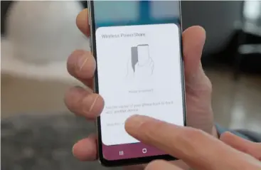  ??  ?? Reverse wireless charging is available on all three Galaxy S10 models.