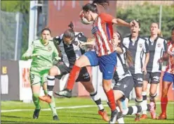  ??  ?? POR LA MÍNIMA. Noelia Ramos evitó una goleada atlética.